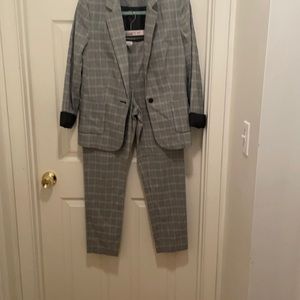 Suit Calvin Klein grey/black houndstooth pattern.